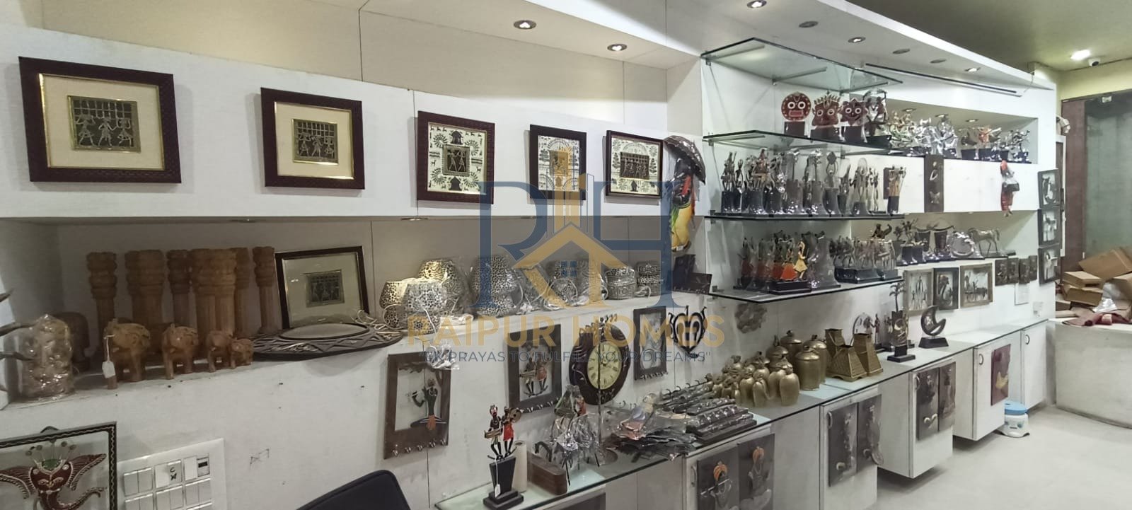 COMMERCIAL SHOP AVAILABLE IN PANDRI