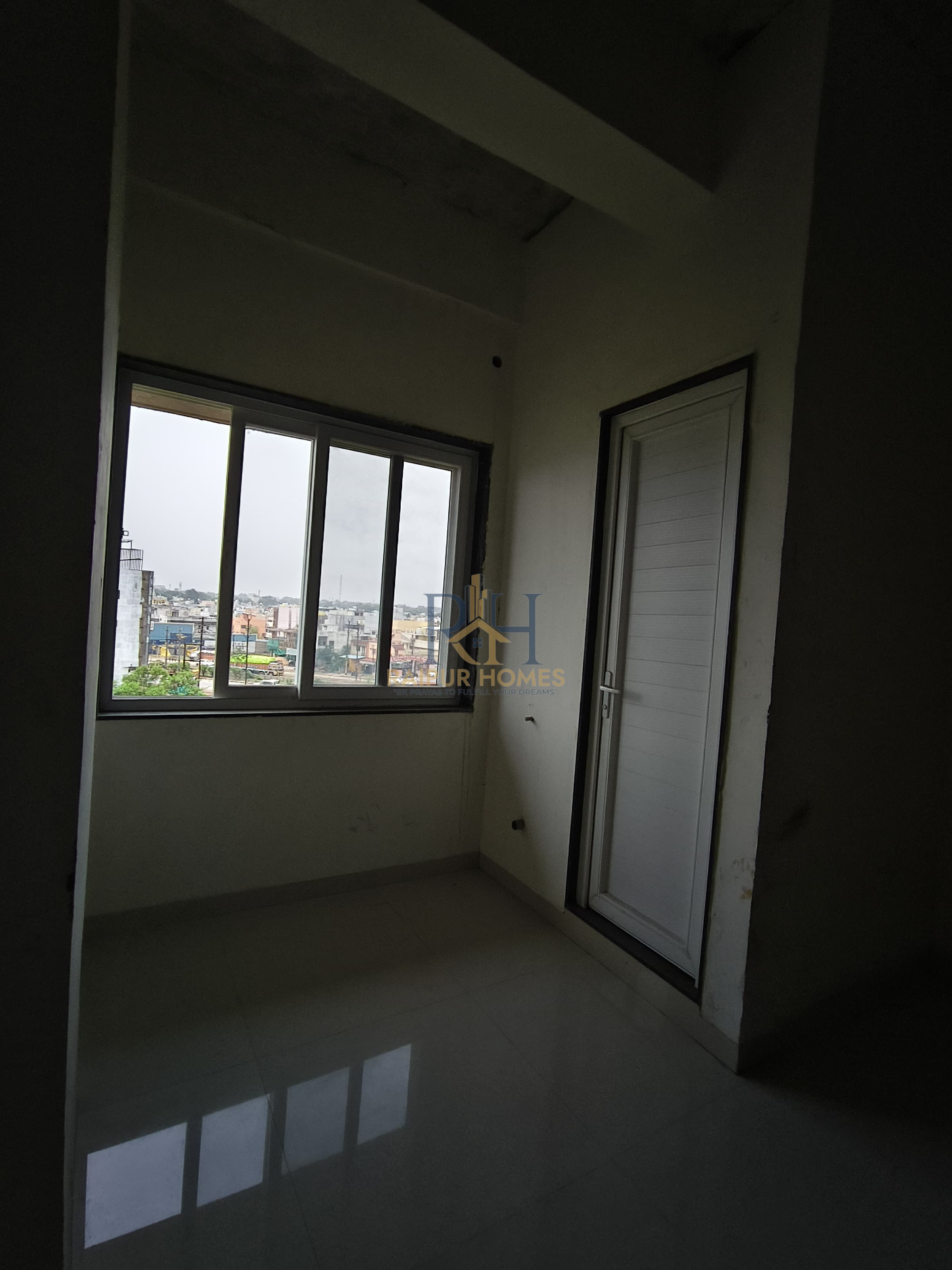 COMMERCIAL SHOP & OFFICE AVAILABLE IN BHATAGAON