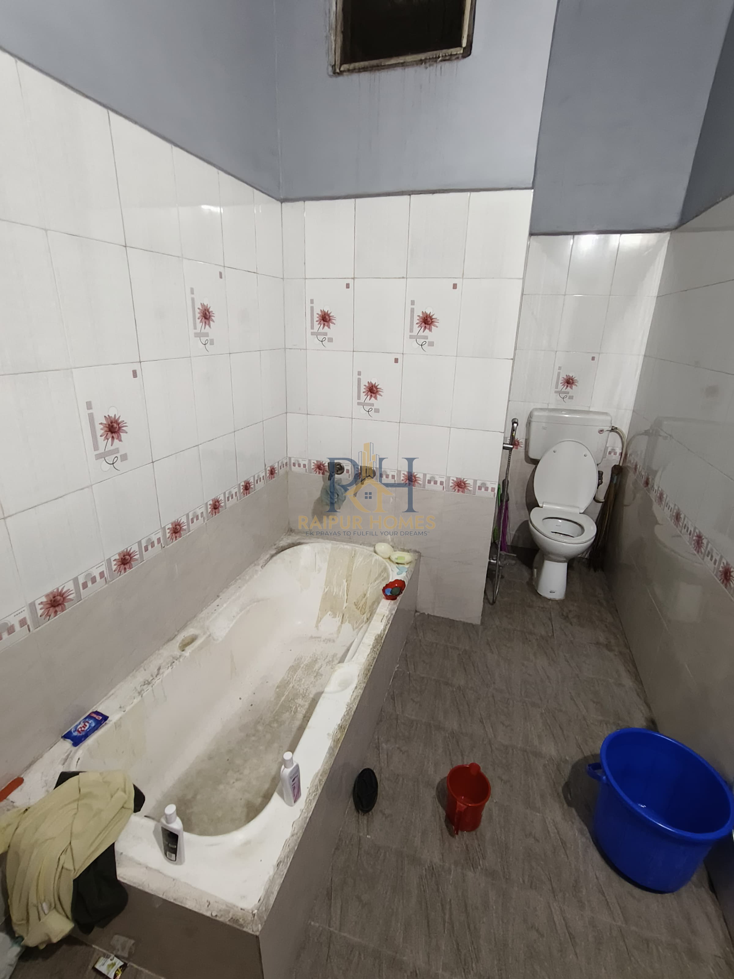 5 BHK RESIDENTIAL HOUSE AVAILABLE IN GUDHIYARI