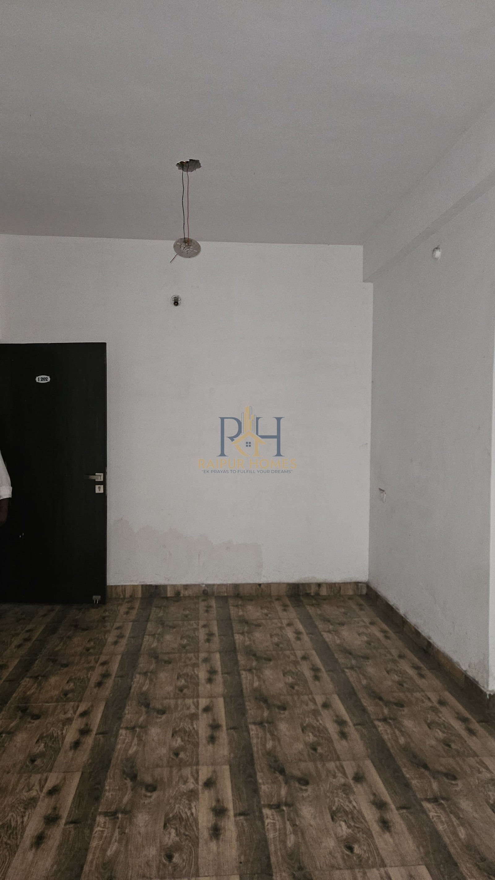 2 BHK RESIDENTIAL FLAT AVAILABLE IN GUDHIYARI