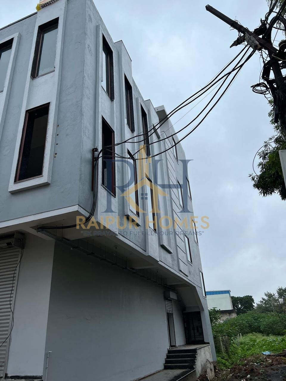 COMMERCIAL BUILDING AVAILABLE IN FAFADIH