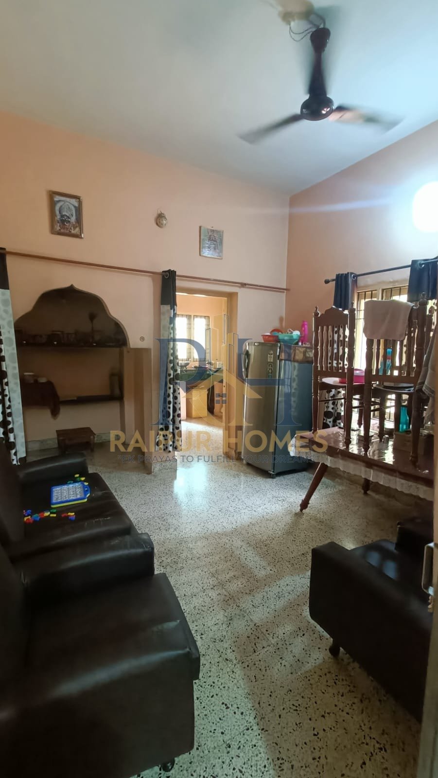 2 BHK RESIDENTIAL HOUSE AVAILABLE IN DDU NAGAR