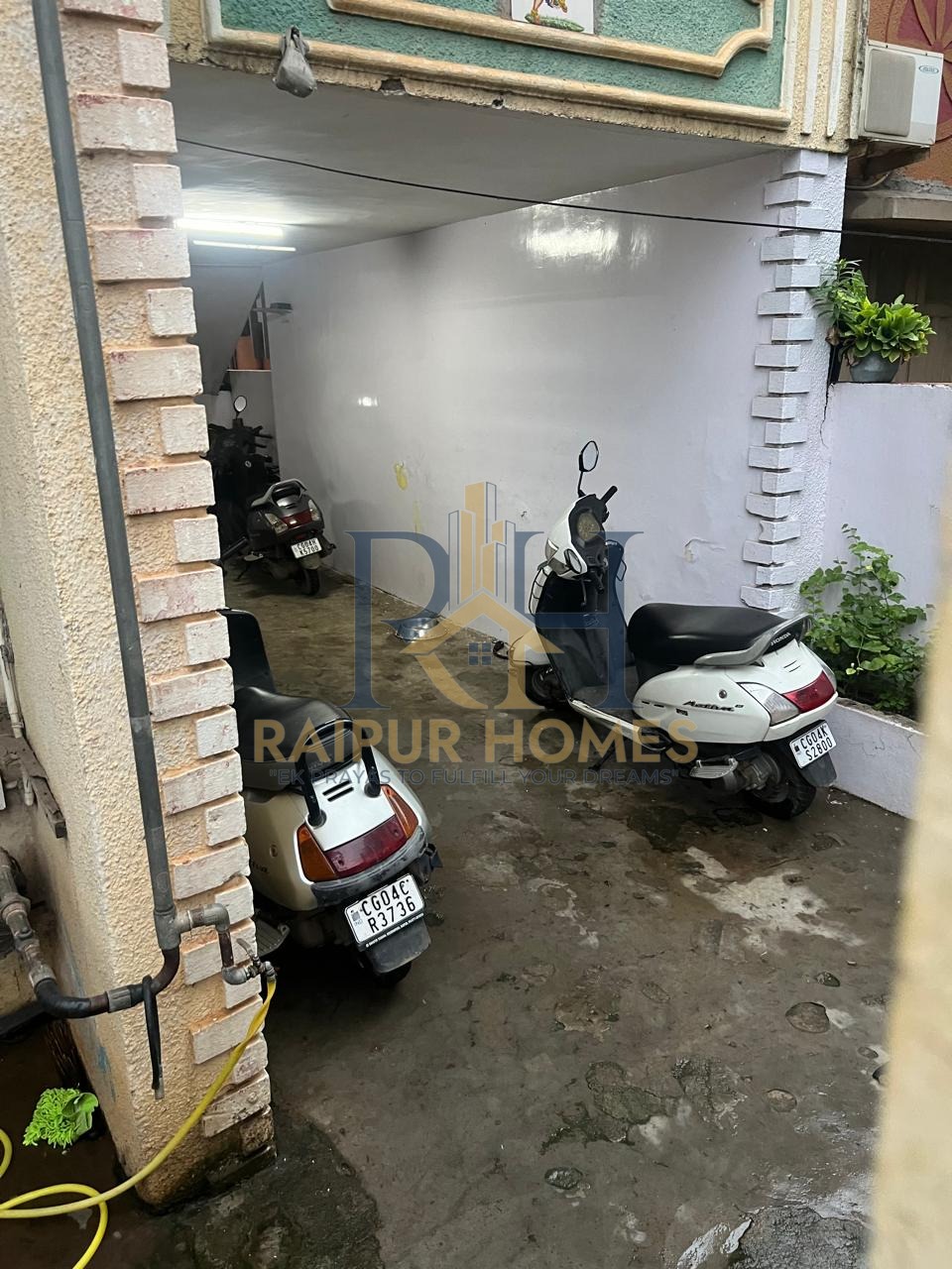 9BHK RESIDENTIAL BUNGLOW AVAILABLE IN SHANKAR NAGAR .