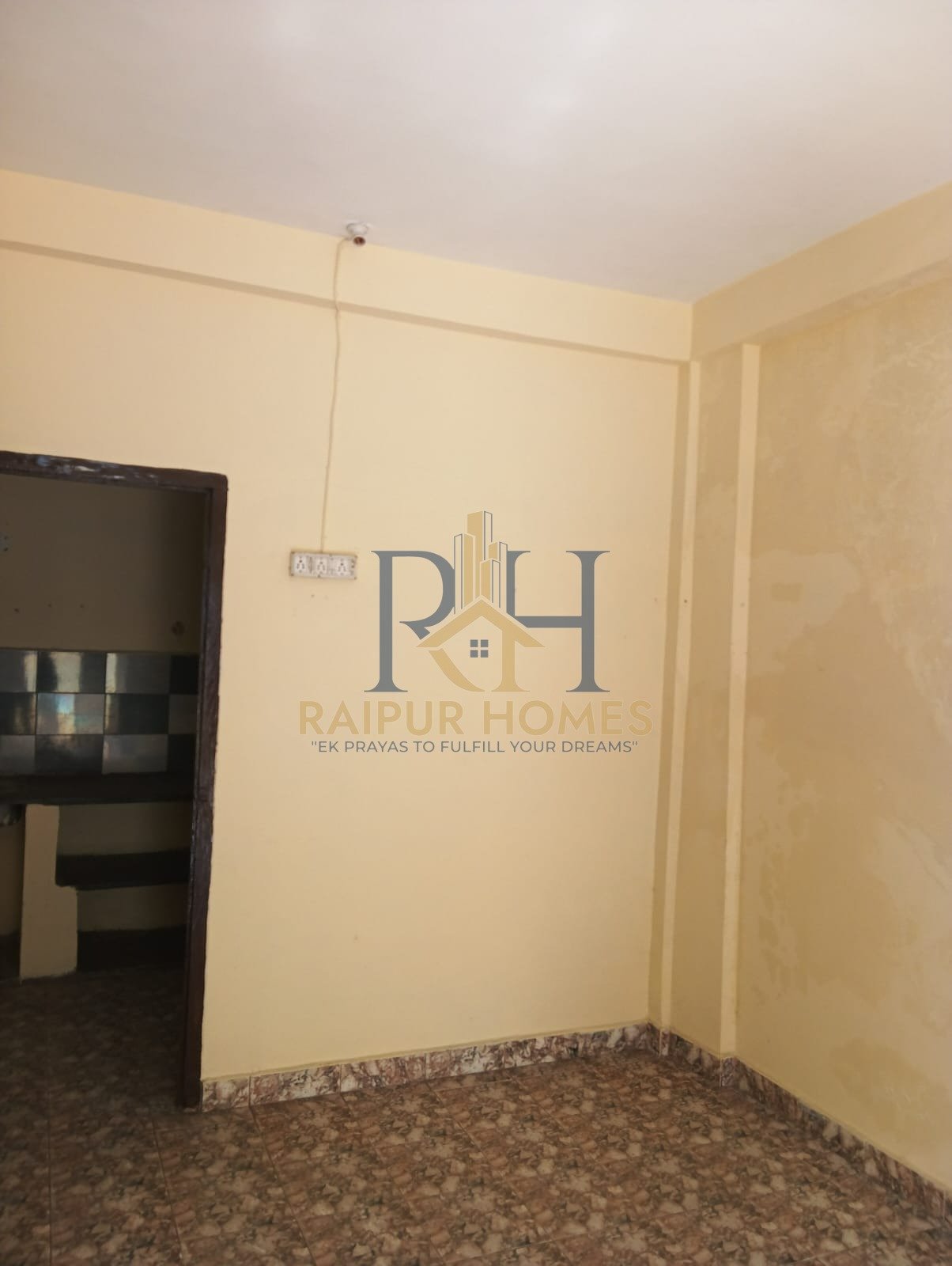 2 BHK RESIDENTIAL HOUSE AVAILABLE IN GUDHIYARI