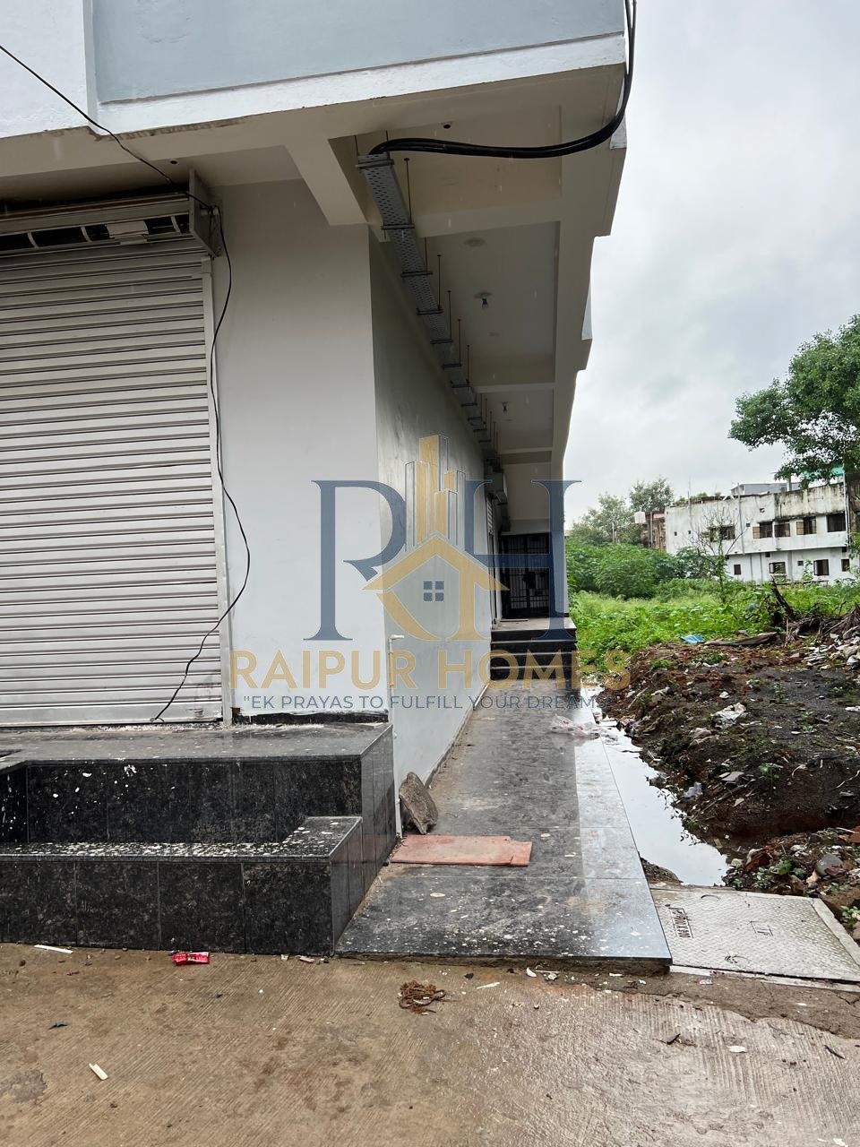 COMMERCIAL BUILDING AVAILABLE IN FAFADIH