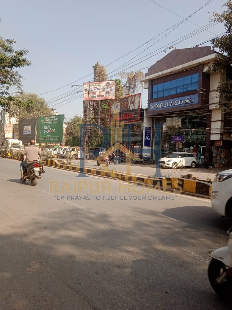 COMMERCIAL SHOP AVAILABLE NEAR IN PANDRI