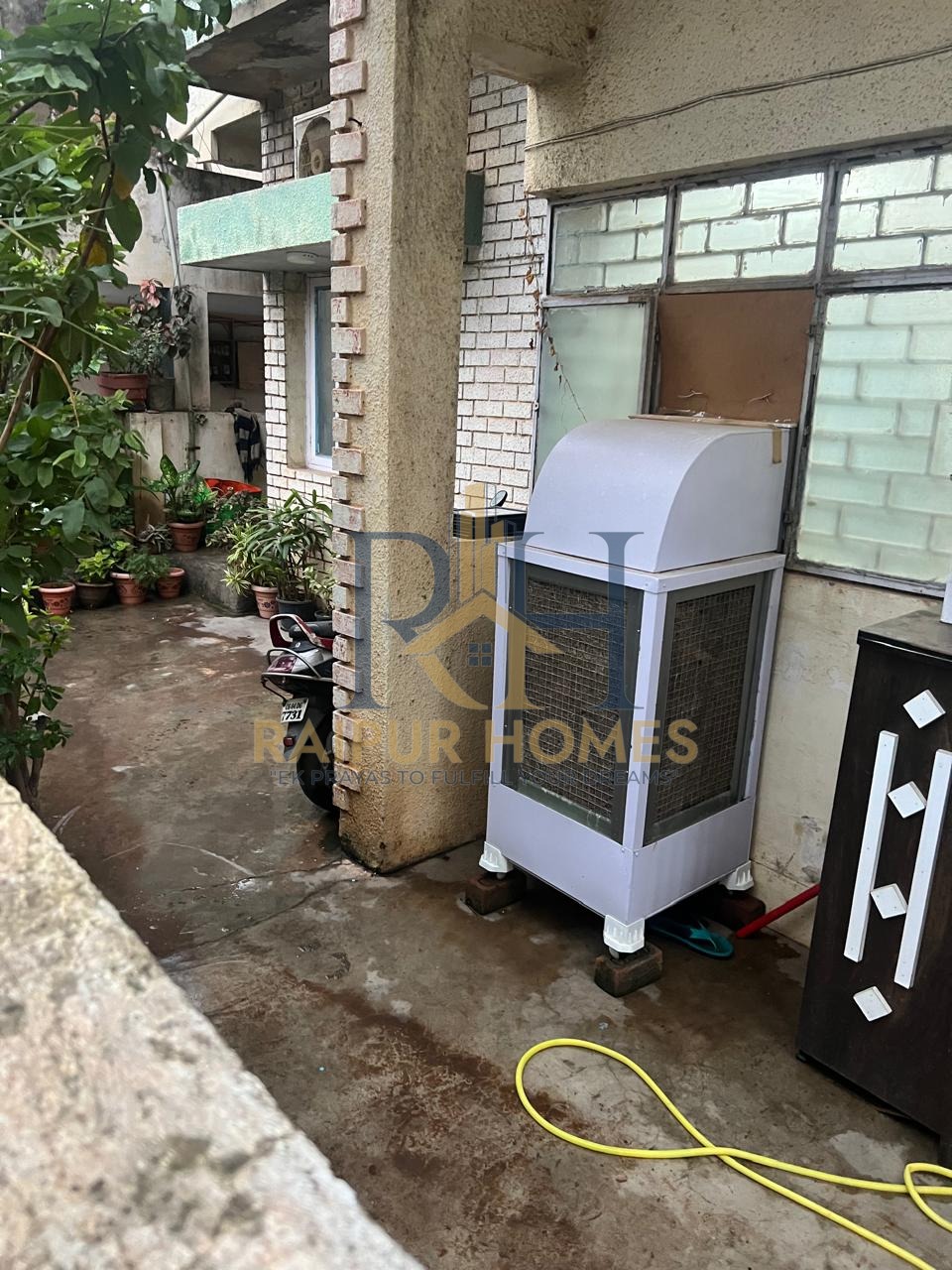 9BHK RESIDENTIAL BUNGLOW AVAILABLE IN SHANKAR NAGAR .