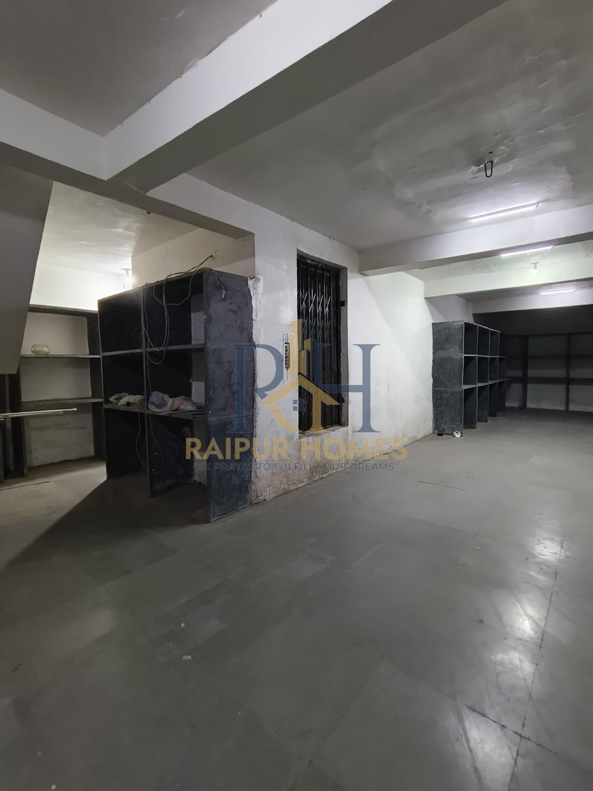 COMMERCIAL SHOP AVAILABLE NEAR IN MG ROAD