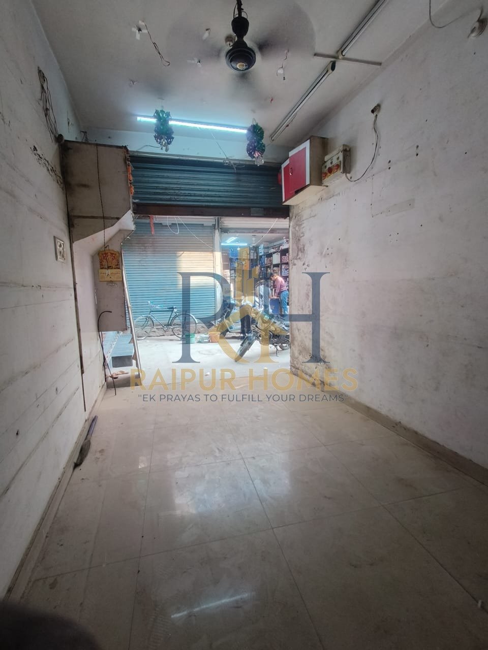 COMMERCIAL SHOP AVAILABLE IN JAWAHAR NAGAR