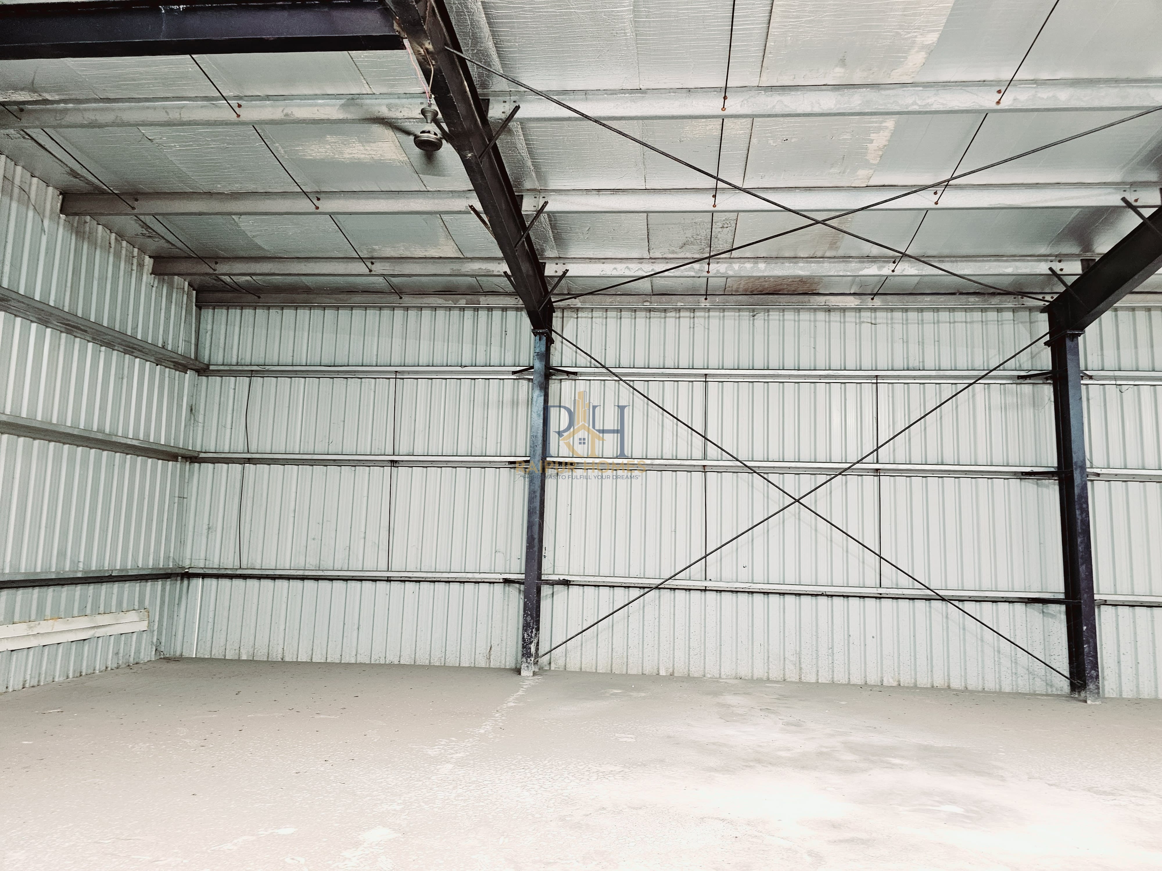 COMMERCIAL WAREHOUSE AVAILABLE IN GUMA