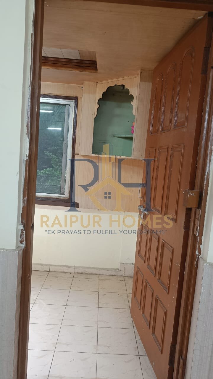 RESIDENTIAL FLAT AVAILABLE IN DDU NAGAR