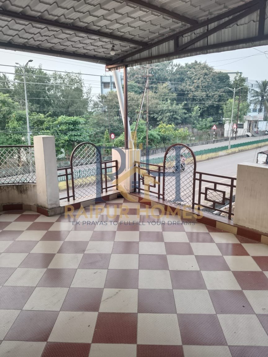 COMMERCIAL HOUSE AVAILABLE IN MOHBABAJAR