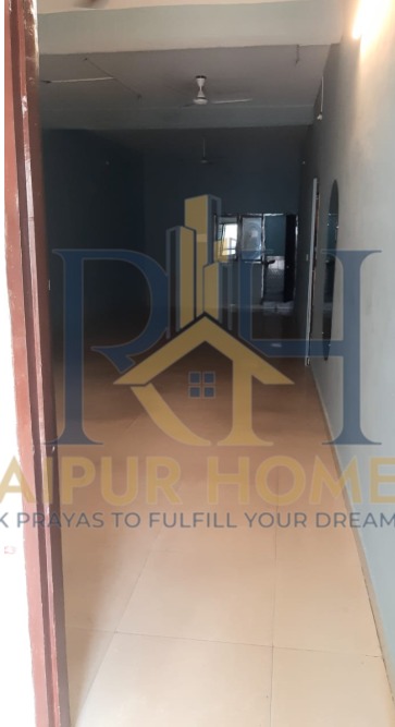 COMMERCIAL OFFICE AVAILABLE IN PANDRI