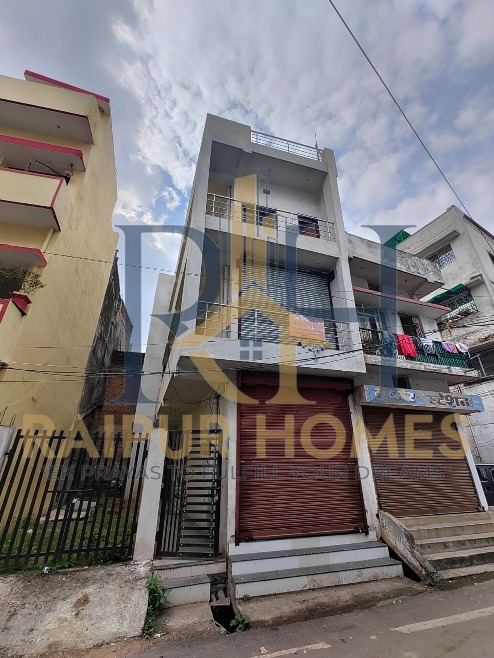 COMMERCIAL BUILDING AVAILABLE IN BUILDING