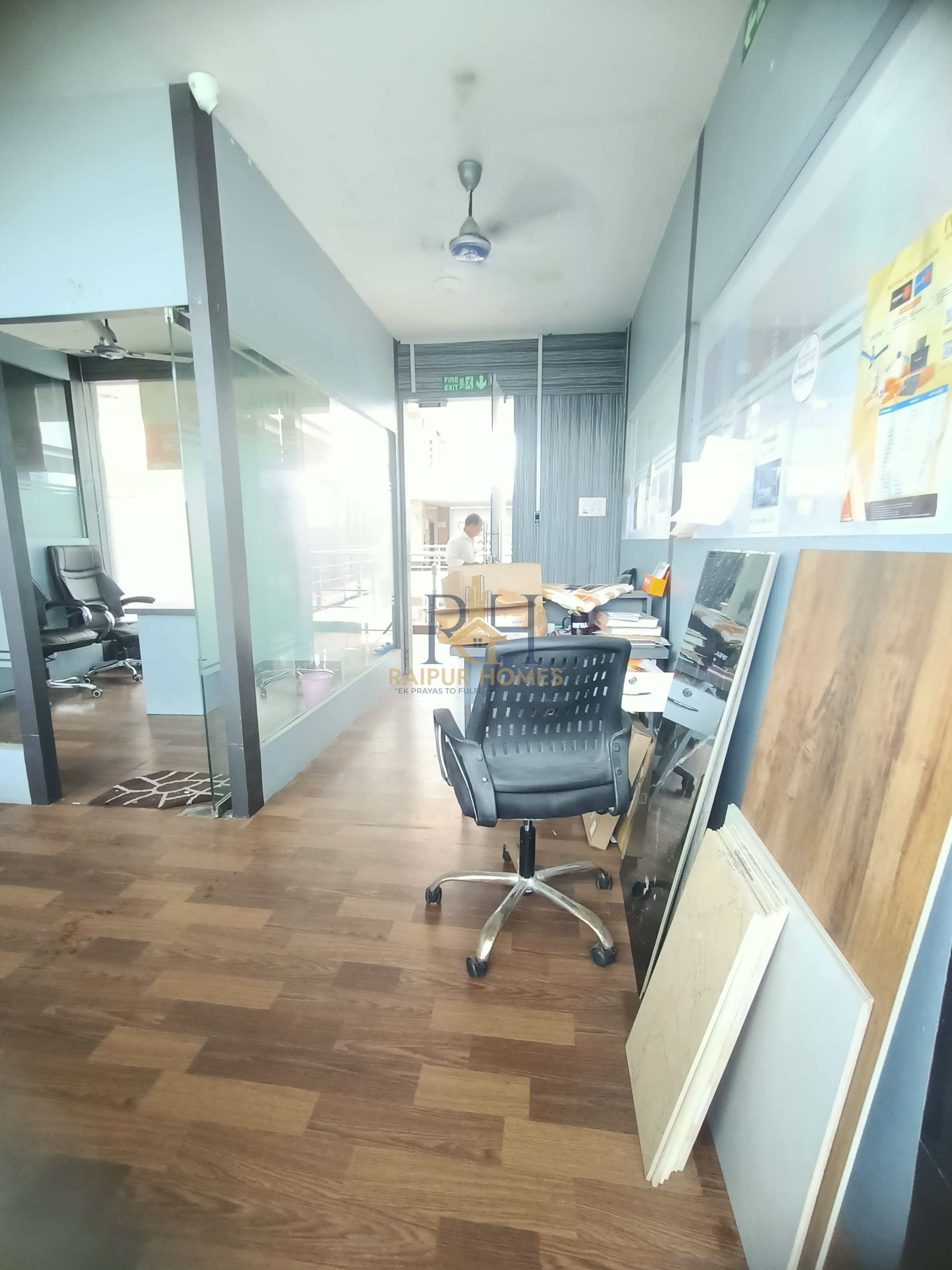 COMMERCIAL OFFICE AVAILABLE IN TELIBANDHA