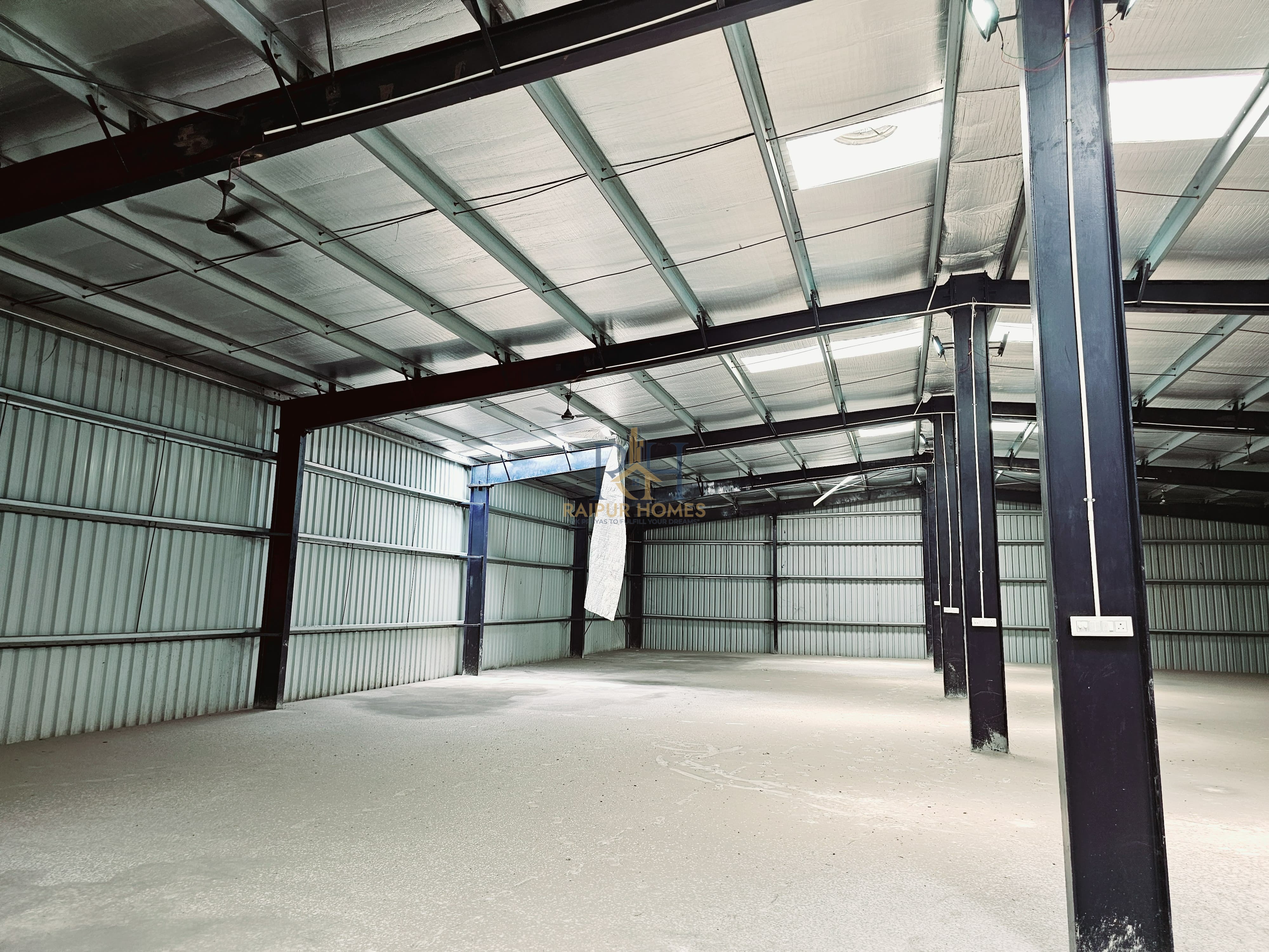 COMMERCIAL WAREHOUSE AVAILABLE IN GUMA