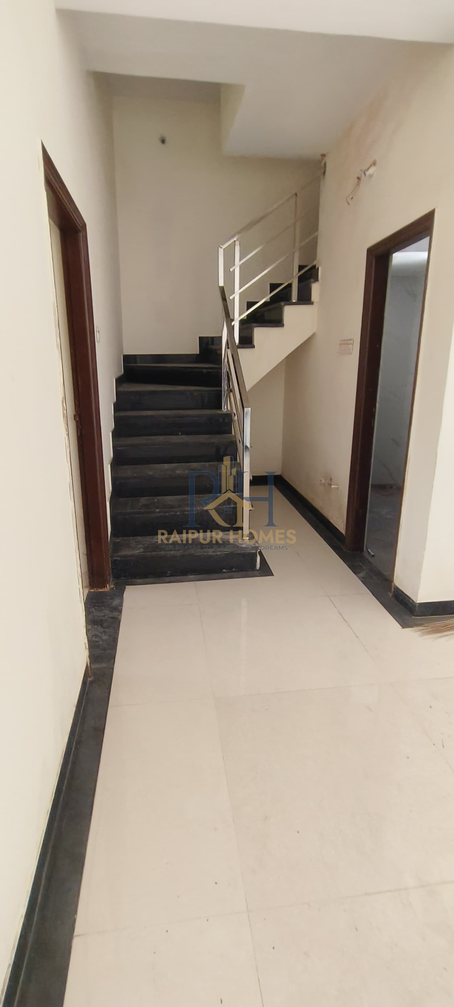 4 BHK RESIDENTIAL HOUSE AVAILABLE IN BHATAGAON