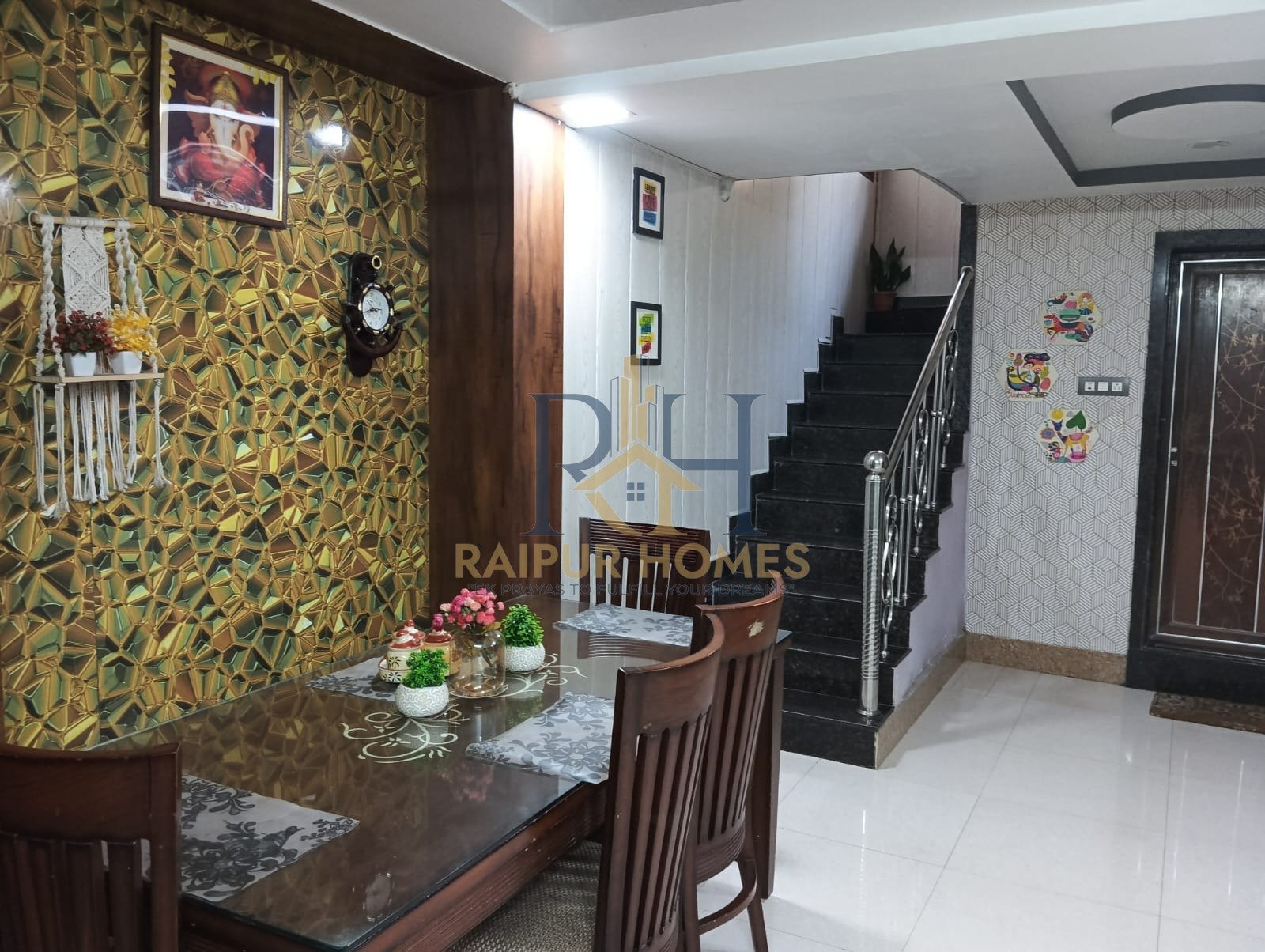 5 BHK RESIDENTIAL HOUSE AVAILABLE IN GUDHIYARI