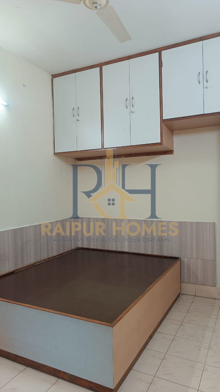 RESIDENTIAL FLAT AVAILABLE IN DDU NAGAR