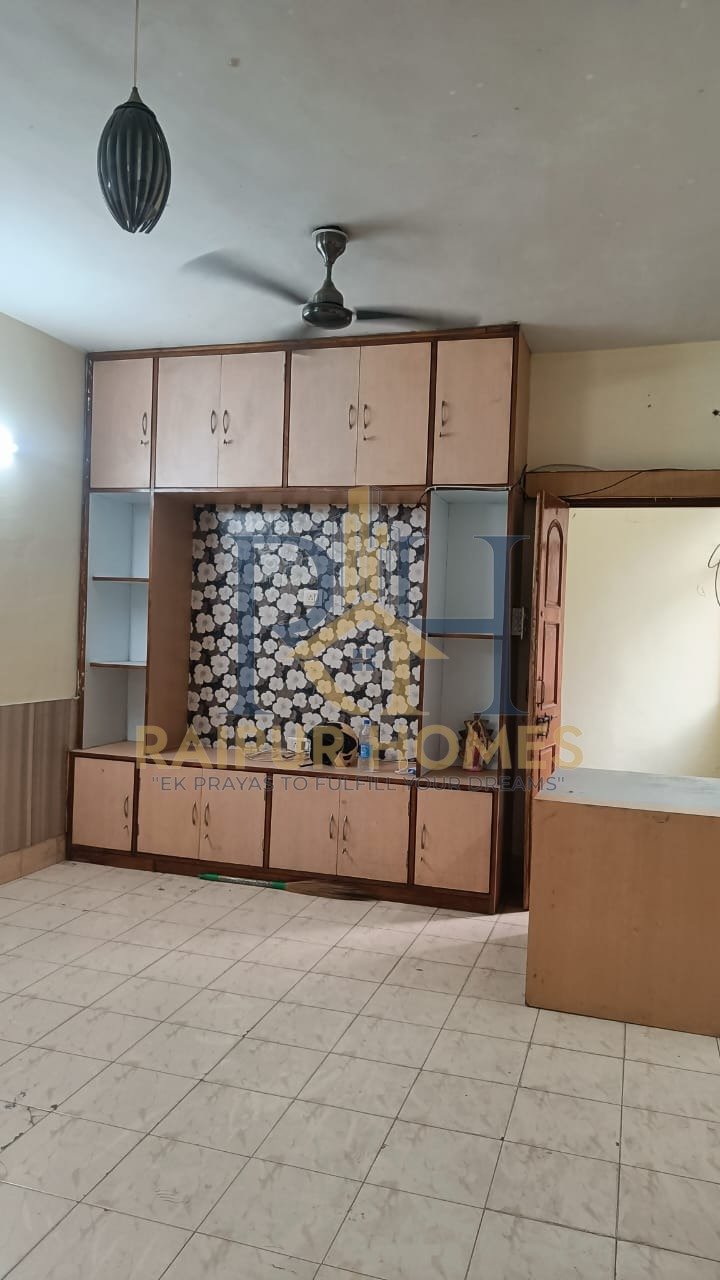 RESIDENTIAL FLAT AVAILABLE IN DDU NAGAR