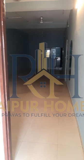 COMMERCIAL OFFICE AVAILABLE IN PANDRI