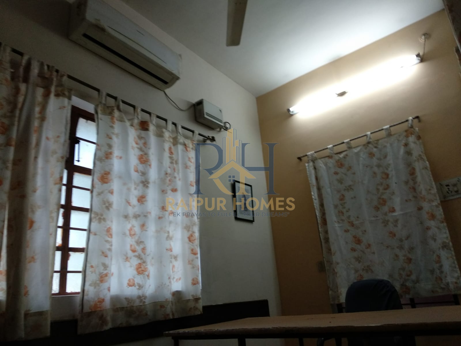 COMMERCIAL OFFICE AVAILABLE IN BYRON BAZAR