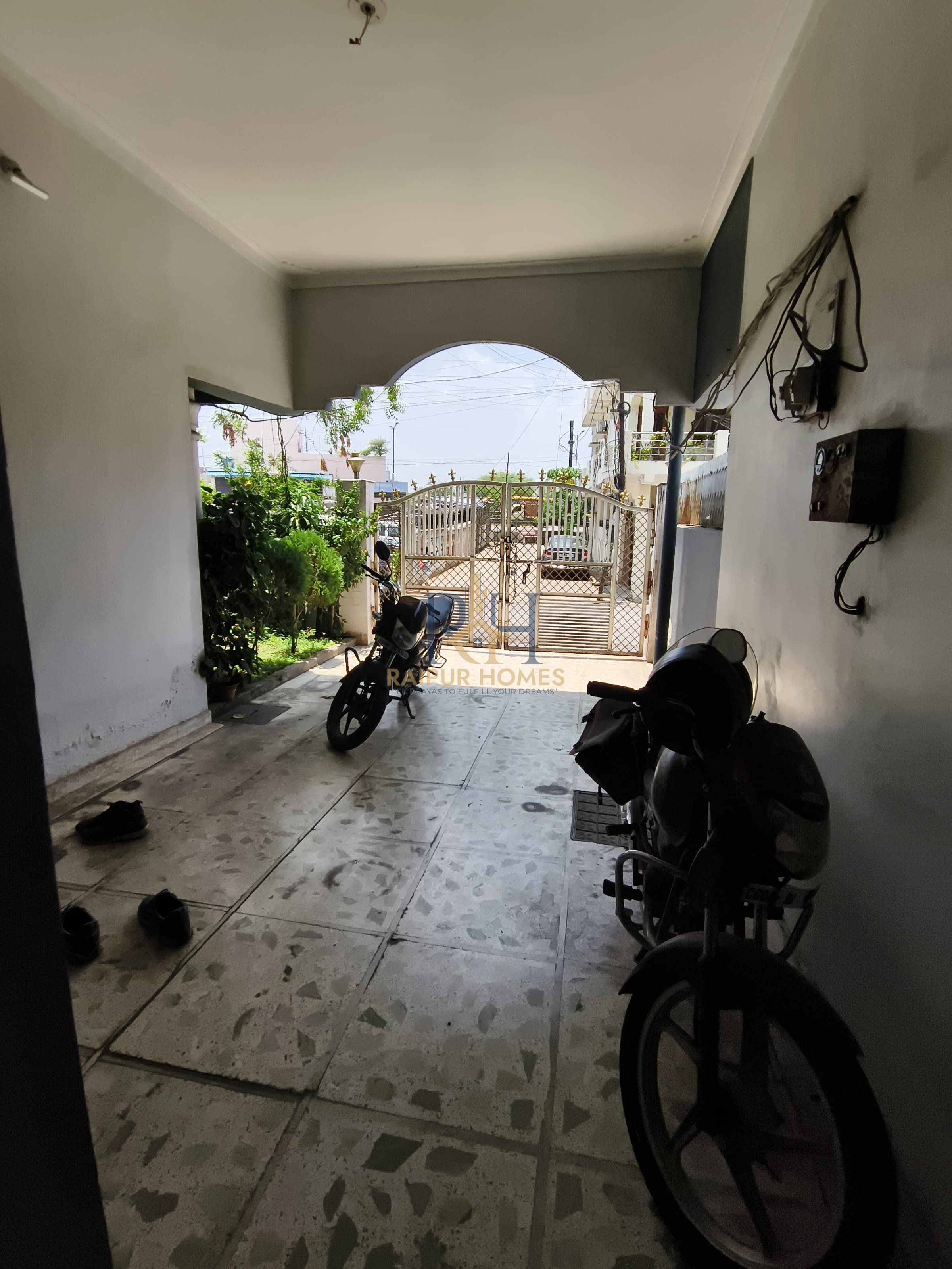 5 BHK RESIDENTIAL HOUSE AVAILABLE IN GUDHIYARI