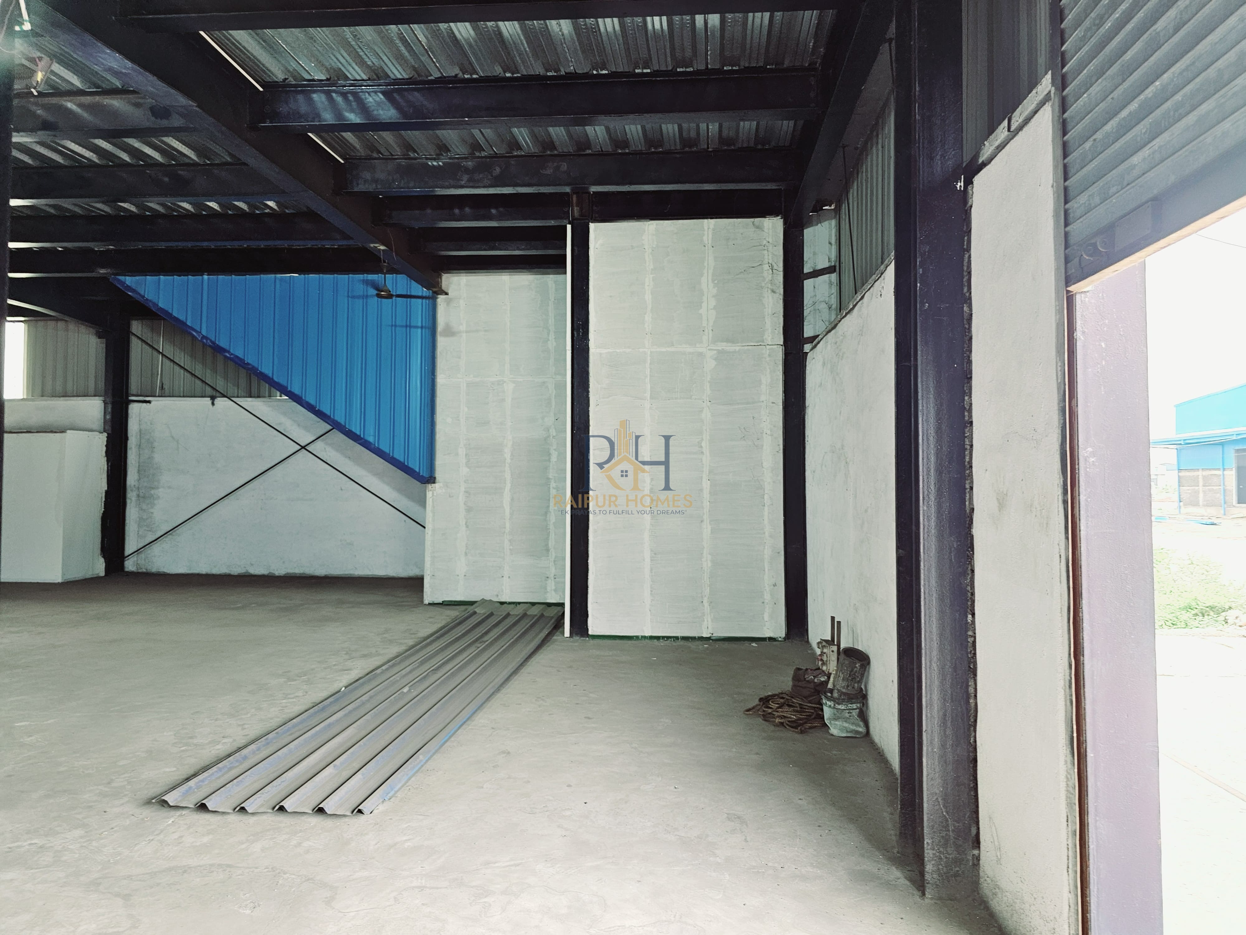 COMMERCIAL WAREHOUSE AVAILABLE IN GUMA
