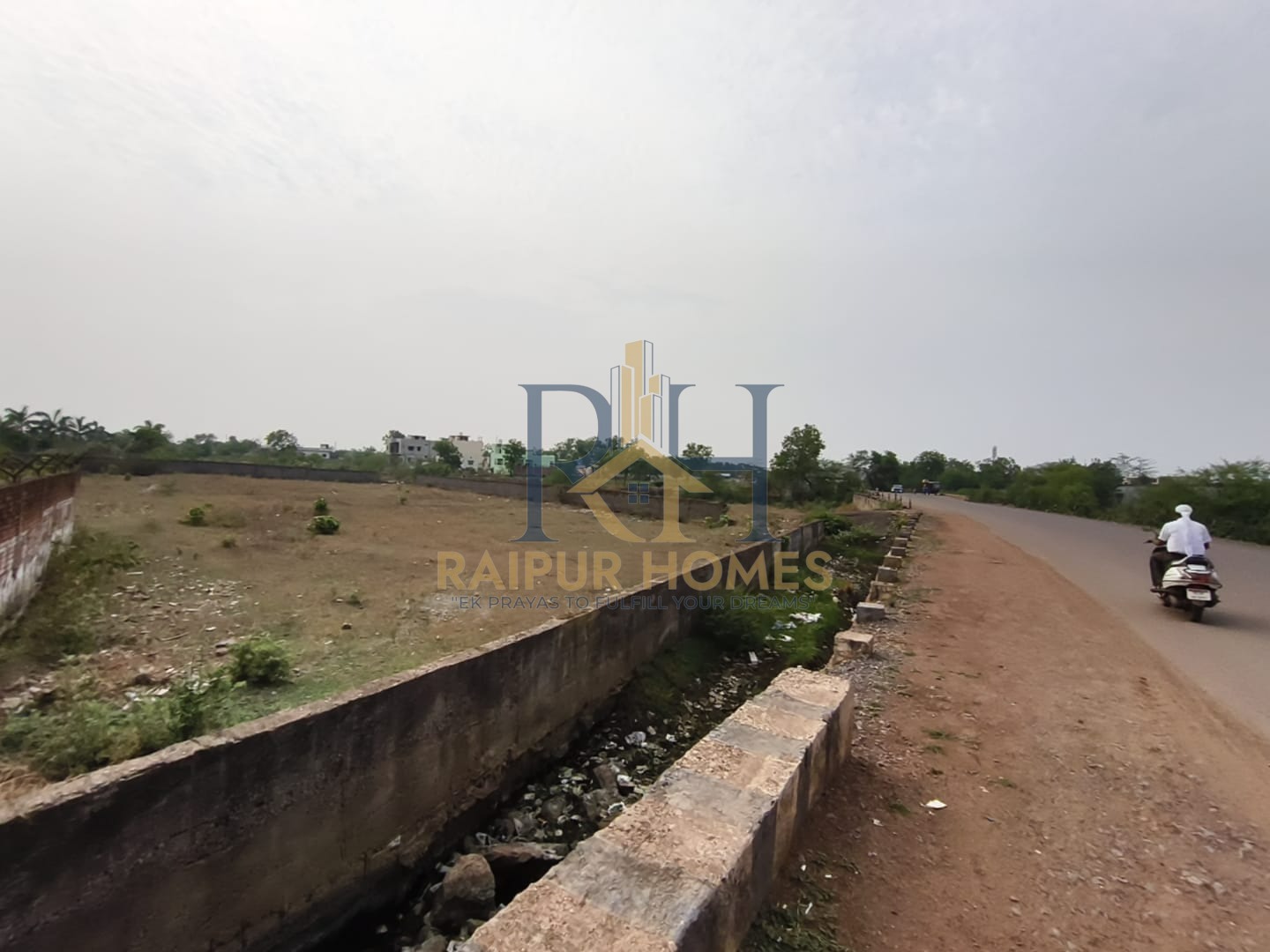 SEMI-COMMERCIAL  PLOT AVAILABLE IN AMLESHWAR