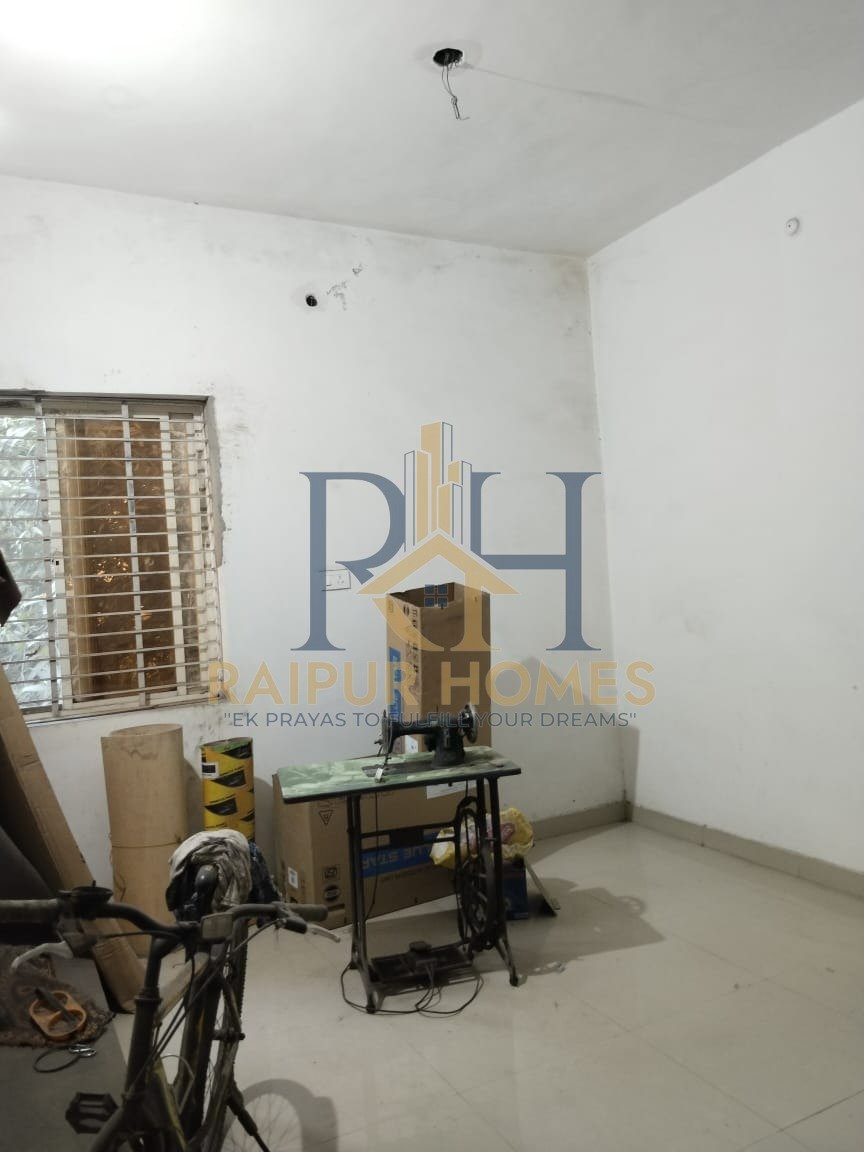 COMMERCIAL HOUSE AVAILABLE IN MOHBABAJAR