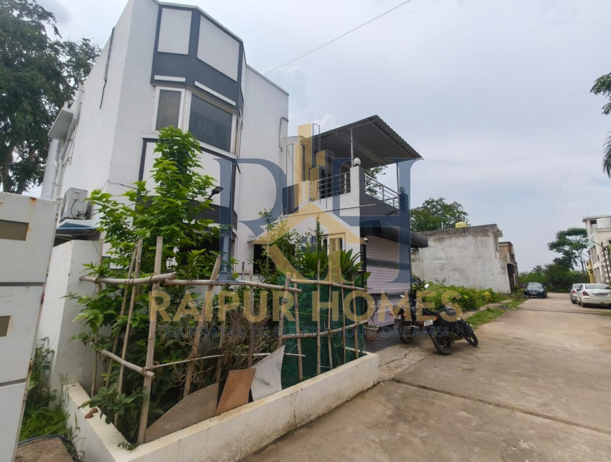 3.5BHK RESIDENTIAL HOUSE AVAILABLE IN AMLESHWAR .