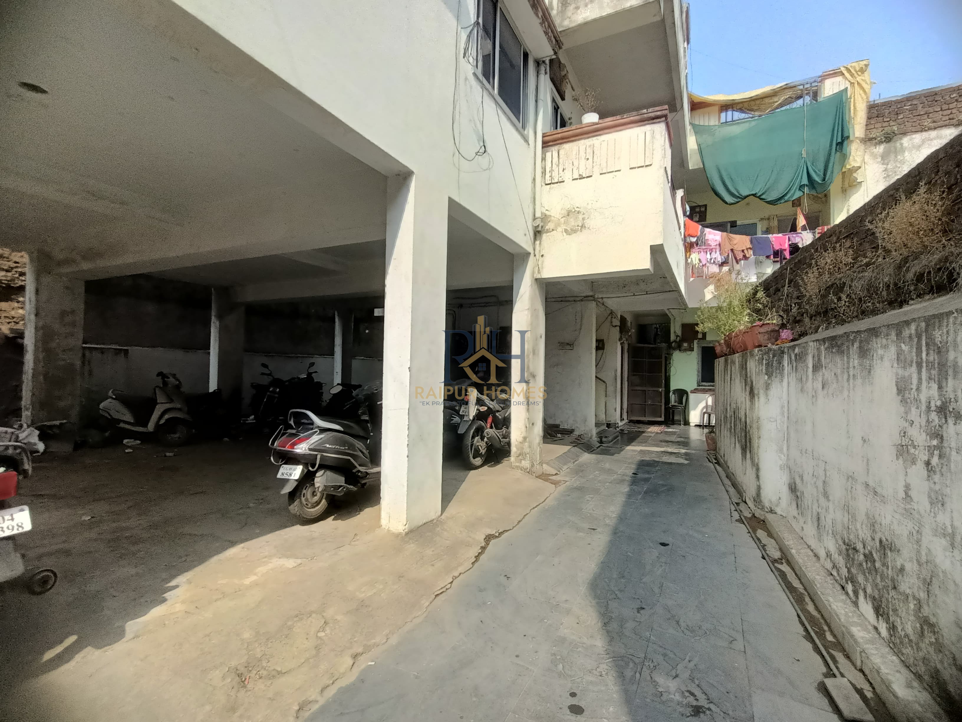 RESIDENTIAL FLAT AVAILABLE IN TELIBANDHA