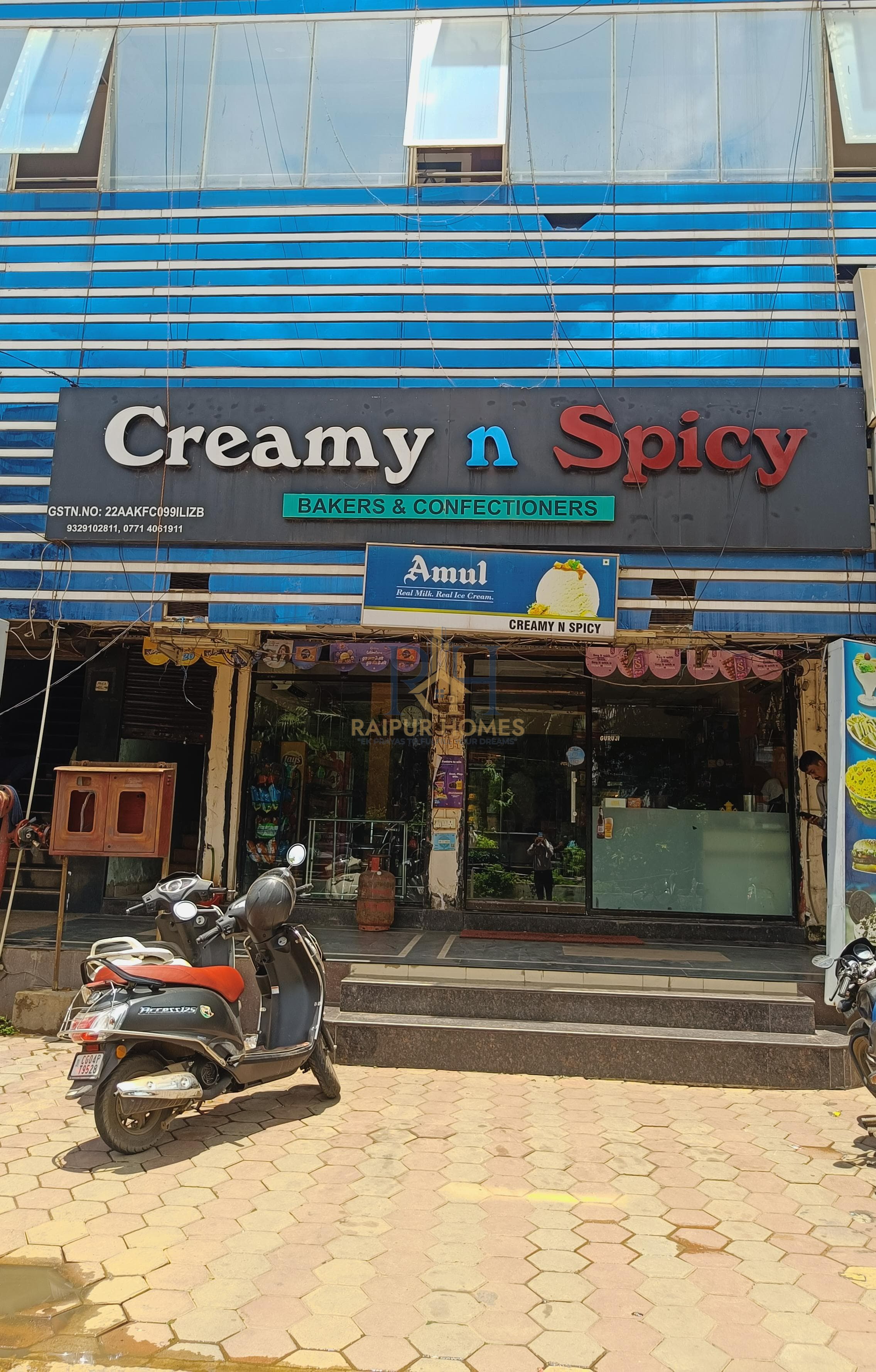 COMMERCIAL SHOP AVAILABLE IN MUKUT NAGAR
