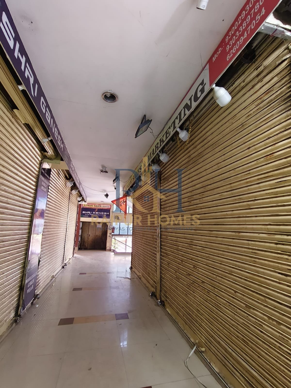 COMMERCIAL SHOP AVAILABLE IN PANDRI