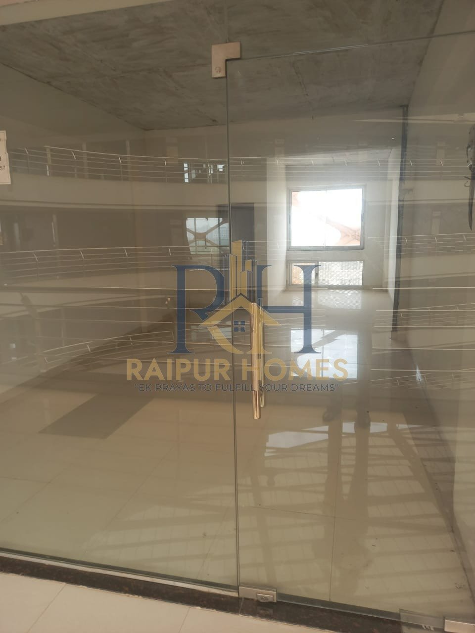 COMMERCIAL SHOP AVAILABLE IN NAYA RAIPUR