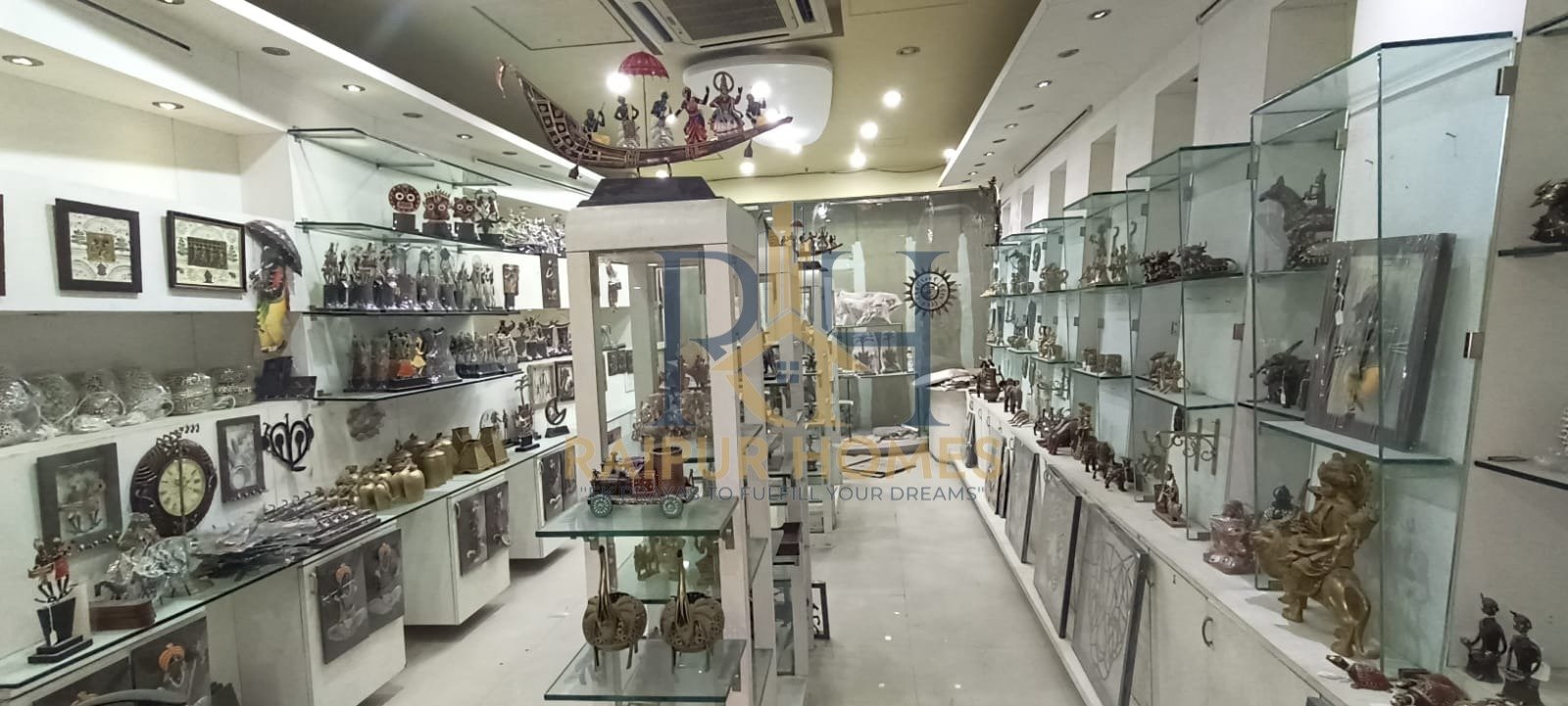 COMMERCIAL SHOP AVAILABLE IN PANDRI